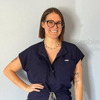 Portrait de Dr Léa Deshayes — Cabinet Dentaire Bellevue
